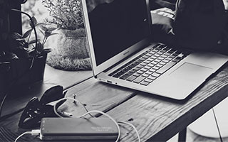 新澳彩资料相关页面突然换域名？这往往是频繁换马甲引流：别让情绪替你做决定